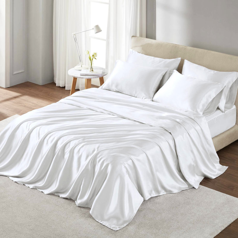 4 draps de luxe en satin blanc simple - froissé, texture lisse et confortable, convient aux matelas de 16 po, 1 drap plat, taies d'oreiller ajustées, réduit la casse des cheveux, sensation de cuir chevelu sec, rugosité