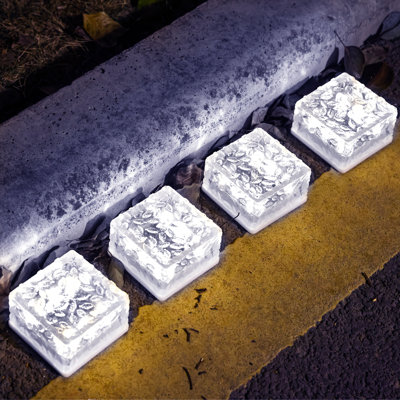 Ensemble de 4 lumières de pavé à brique solaire Three Posts ™ en acrylique de qualité supérieure imperméable à l'eau sans fil IP65 de qualité supérieure à l'épreuve de l'eau et sans câblage