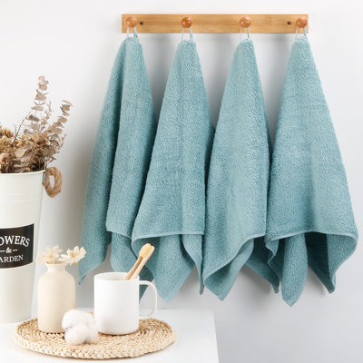 Ensemble de 4 serviettes de toilette bleues en coton avec anneaux de suspension. Idéales pour sécher les mains et le visage près du lavabo, dans les salles de bain, les toilettes, etc. Certifiées Oeko-Tex, faciles d'entretien.