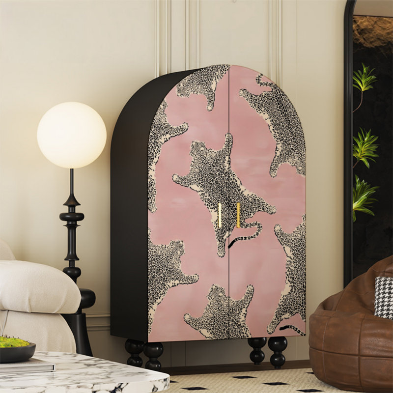Armoire arquée avec tablettes et portes