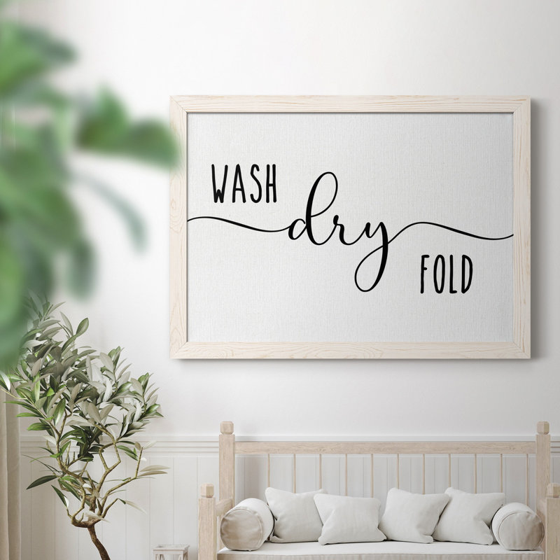 «Wash Dry Fold», art textuel sur toile, H 31,5 po x l 23,5 po x P 1,5 po, Blanc