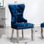 De 2 chaises en velours bleu, 2 chaises rembourrées et de construction avec base en bois massif à garniture cloutée-118039652