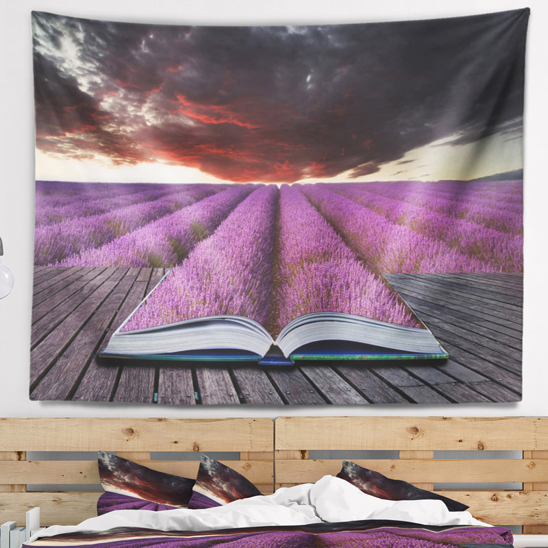 Livre ouvert à la tapisserie de champ de lavande Floral, H 32 po x l 39 po