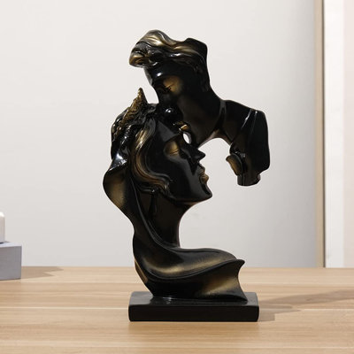 Elodi Statue