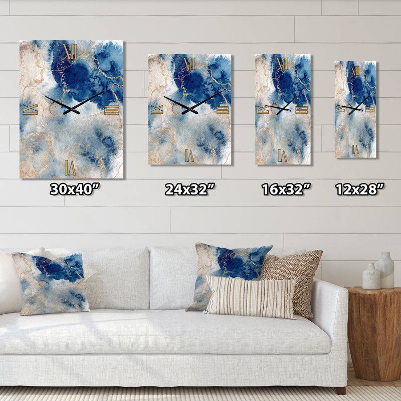Horloge murale abstraite en métal bleu et or Marble Clouds III, Surdimensionné