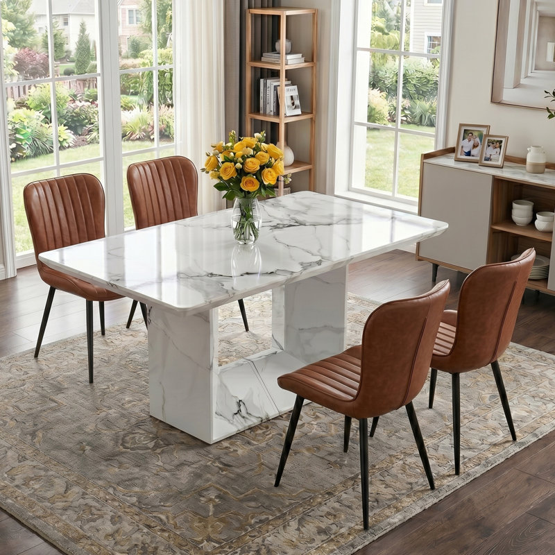 Ensemble de salle à manger 5 pièces Modern Glam avec table rectangulaire en faux marbre 63 po et 4 chaises en simili cuir
