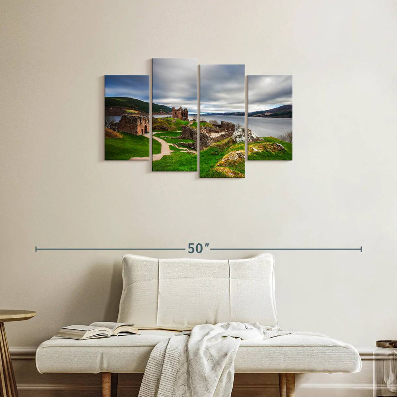 Lilie Urquhart Castle, H 22 po x l 36 po