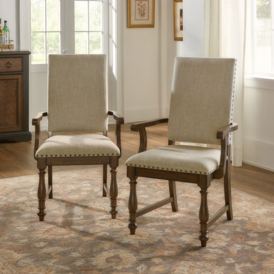 Ensemble de 2 fauteuils en bois beige avec garniture cloutée en tissu beige
