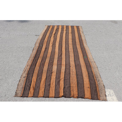 Tapis turc rayé brun et orange fabriqué à la main en laine, parfait pour ajouter une touche rétro à votre plancher de salon ou de chambre à coucher