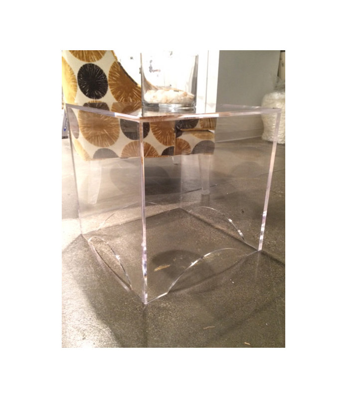 Table de bout cubique