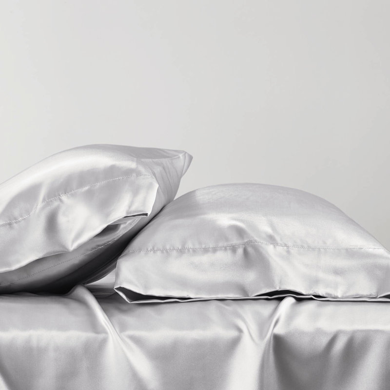 Drap-housse gris de luxe à 4 pièces 100% satin gris - froissé, lisse et soyeux, dompte les frisottis, convient aux matelas de 16 po, aux taies d'oreiller ouvertes, aide à la casse des cheveux,