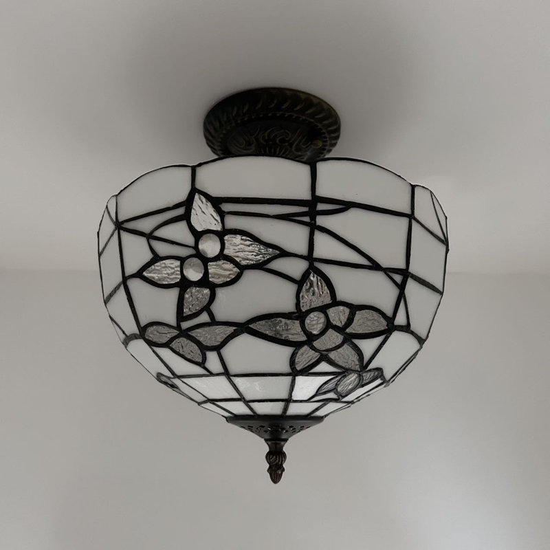Plafonnier Tiffany avec fleurs en verre coloré blanc et ampoules DEL incluses: l 12 po x P 12 po x H 12 po