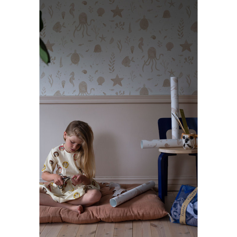 Familj 2 Wallpaper Roll by Sandberg, Coral Red
