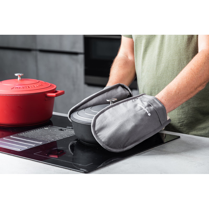 MasterClass Non-Stick Cast Aluminum Round Dutch Oven, 2.5