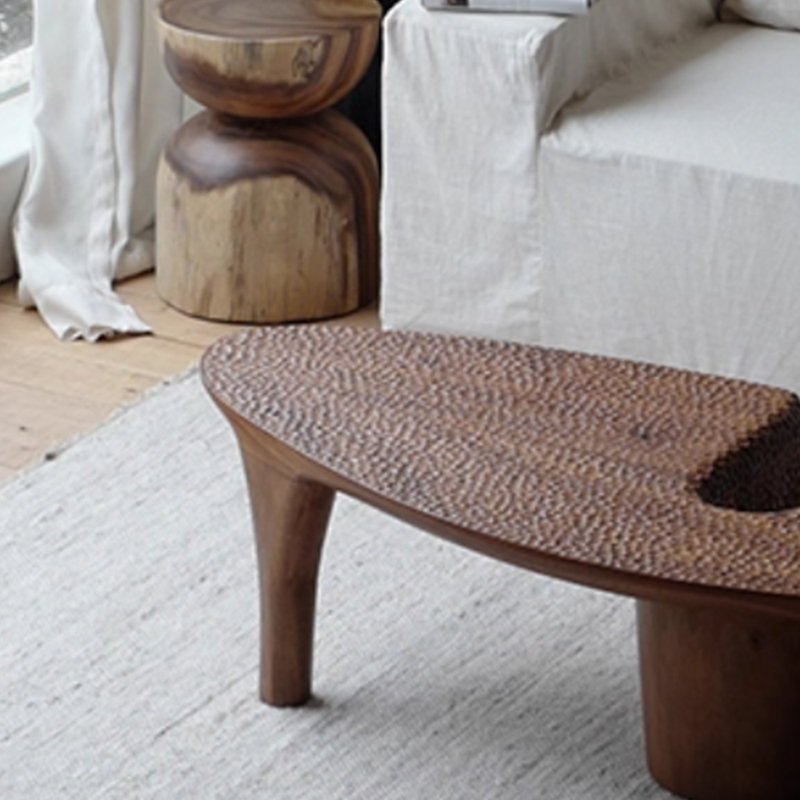 Table basse au design créatif d'inspiration moyen-âge, Brun