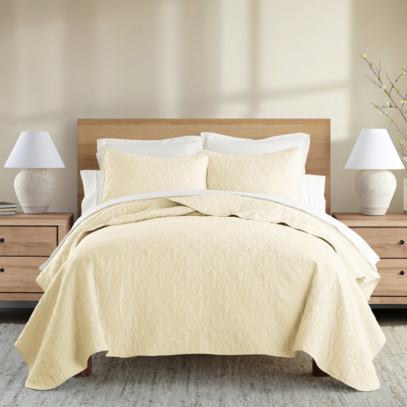 All Season Lightweight Soft Damask Quilt Set by Simply Soft, Twin/Twin XL Quilt + 1 Standard Sham, Yellow