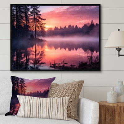 Dinghy Boat pendant un lever de soleil rose sur toile