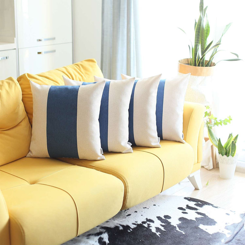 (Ensemble de quatre) Housses de coussin décoratif, Blanc / noir