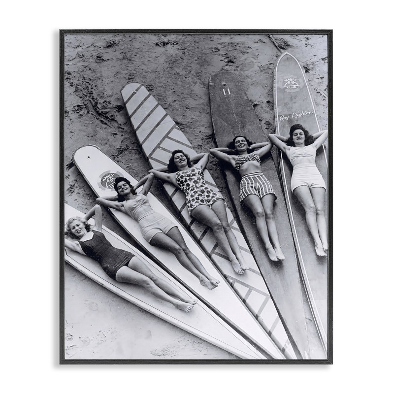 Femmes rétro sur planches de surf, estampe numérique, design par Arlington Prints, Giclée encadrée noir minuit
