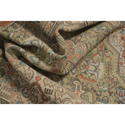 Élégant tapis traditionnel 6 x 9 avec bordure complexe et motif médaillon