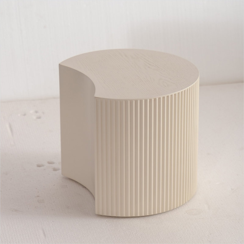Table basse ronde de 33,86 pouces avec relief fabriqué à la main, panneau de fibres à densité moyenne de couleur blanche pour petits espaces, sans assemblage
