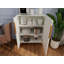 Buffet moderne avec poignées pour un rangement élégant dans la cuisine et la salle à manger