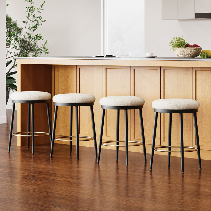 Ensemble de 4 tabourets de comptoir 24,75 po avec structure en fer, coussin éponge et repose-pieds.