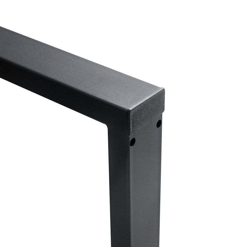 4 tables de salle à manger avec table rectangulaire brune et chaises en métal noir, 4 supports de surface texturés de style rétro, minimaliste