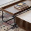 Un ensemble de tables basses de couleur noyer de style moyen