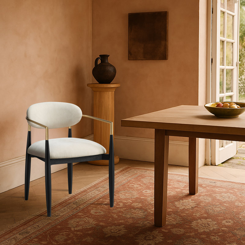 Chaise de salle à manger rembourrée en tissu Riccio Performance, Noir teint / laiton brossé, Beige