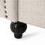 Structure en bois massif recouverte de velours beige chaleureux pour fauteuil de salon-1848345829