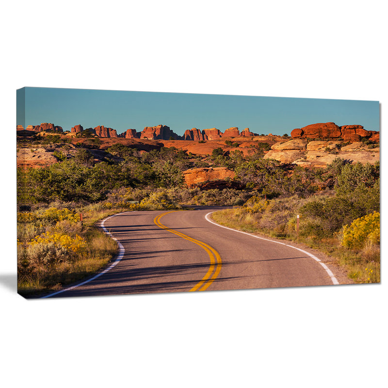 Road in Rocky American Prairie - Reproduction de photo sur toile tendue, H 28 po x l 60 po x P 1 po