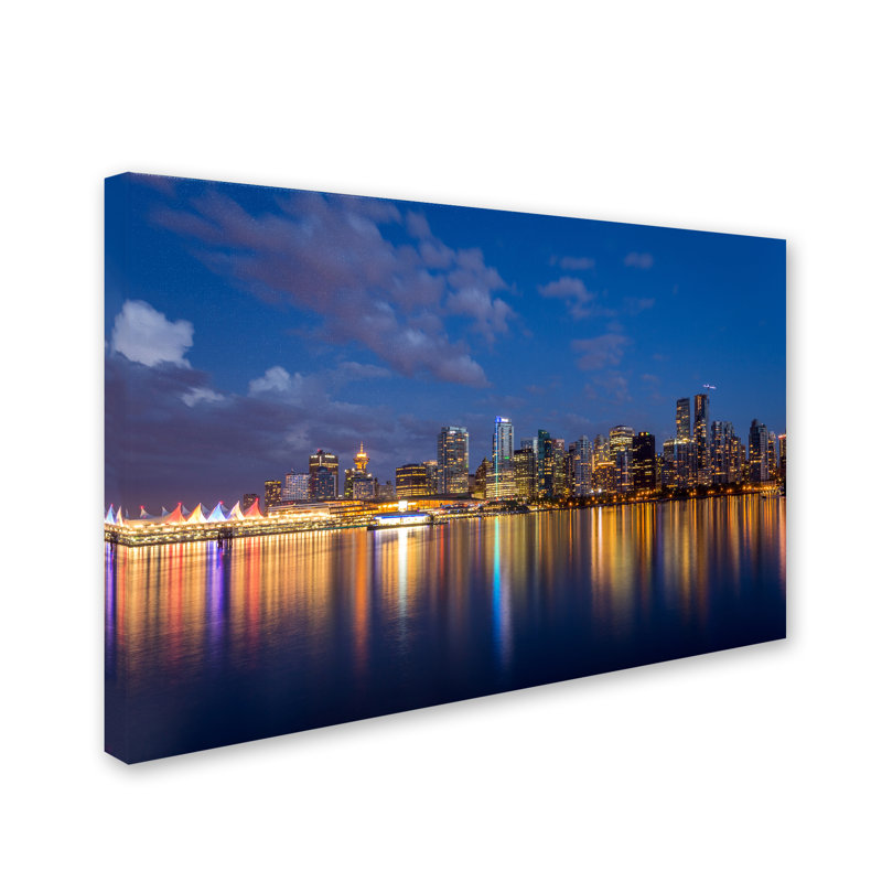 Fabrizzio "Vancouver Twilight" par Pierre Leclerc, reproduction de photo sur toile tendue, H 30 po x l 47 po x P 2 po