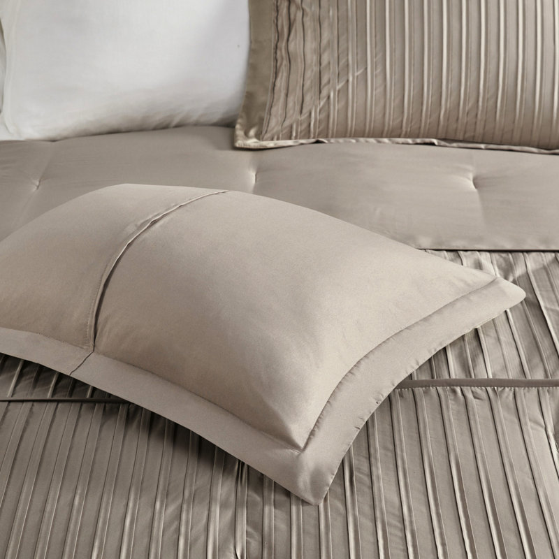 Ensemble de literie charmeuse 7 pièces Taupe, Édredon de très grande taille et 6 pièces suppl