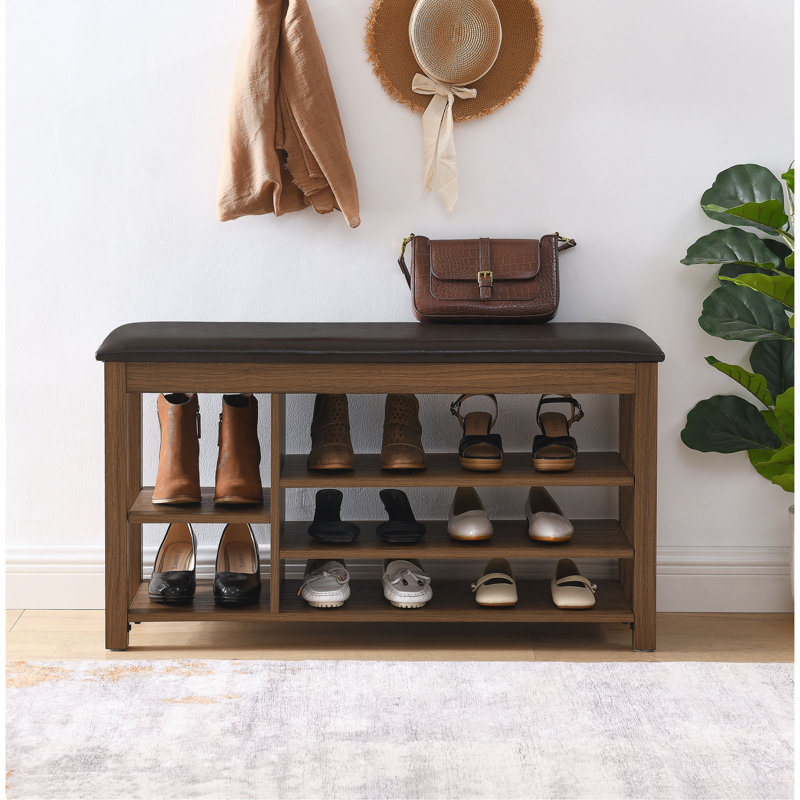 Un long banc à langer réglable en hauteur en bois d'hévéa naturel est livré avec un siège confortable, un espace de rangement dissimulé et de grands compartiments de rangement. Comprend un grain de bois naturel.