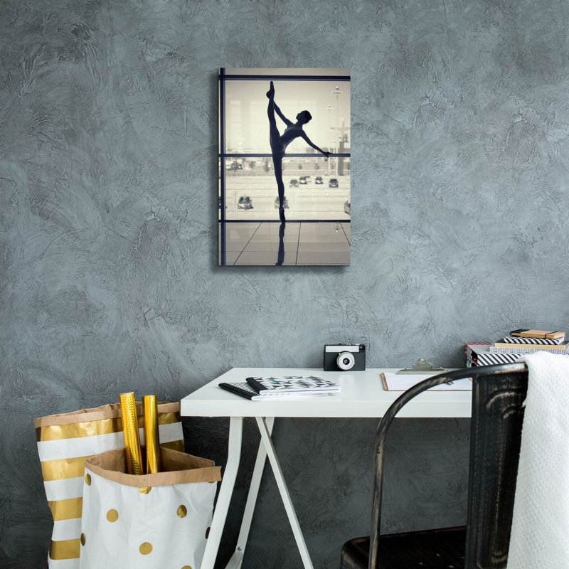 «Ballet Dancer Silhouette» par Design Fabrikken, art mural sur toile, H 18 po x l 12 po x P 0,75 po