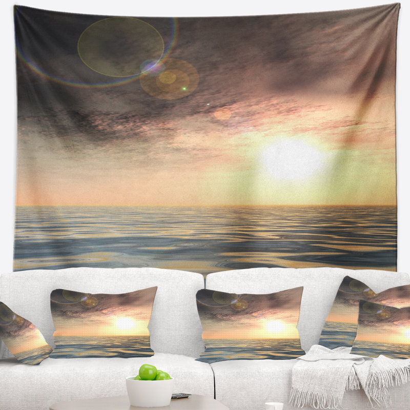 Tapisserie sur la plage, ciel sombre avec nuages au coucher du soleil, H 32 po x l 39 po