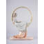 Figurine femme dans ses pensées