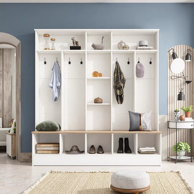 Arbre d'entrée Farmhouse avec 4 crochets cachés, banc polyvalent en noyer et armoire à chaussures à 8 portes avec compartiments ouverts pour le salon, blanc