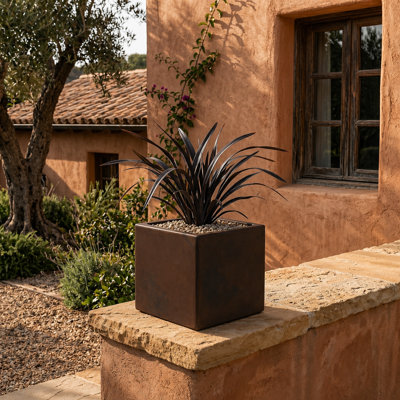 Wandie Green Polyethylene Pot Planter