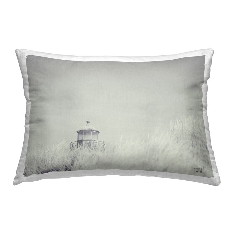 Coussin décoratif gris à motif de phare imprimé par Nathan Larson
