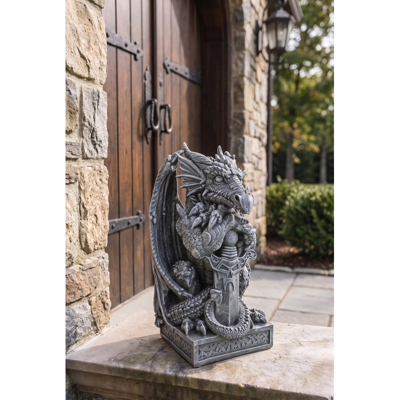 Statue de dragon arthurien