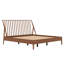 Lit plateforme en bois avec tête de lit haute, avec lattes de bois et support en métal, style Mid-Century moderne-490949828-490949826