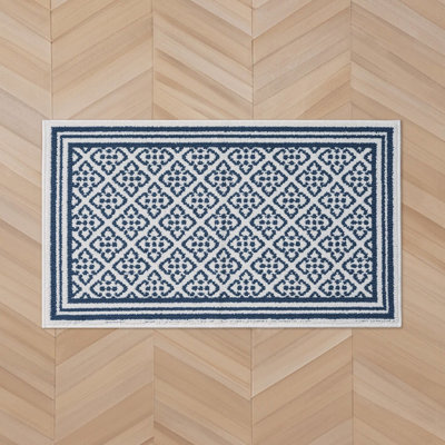 Isla Machine Woven Synthetic Geometric Area Rug In Blue/White