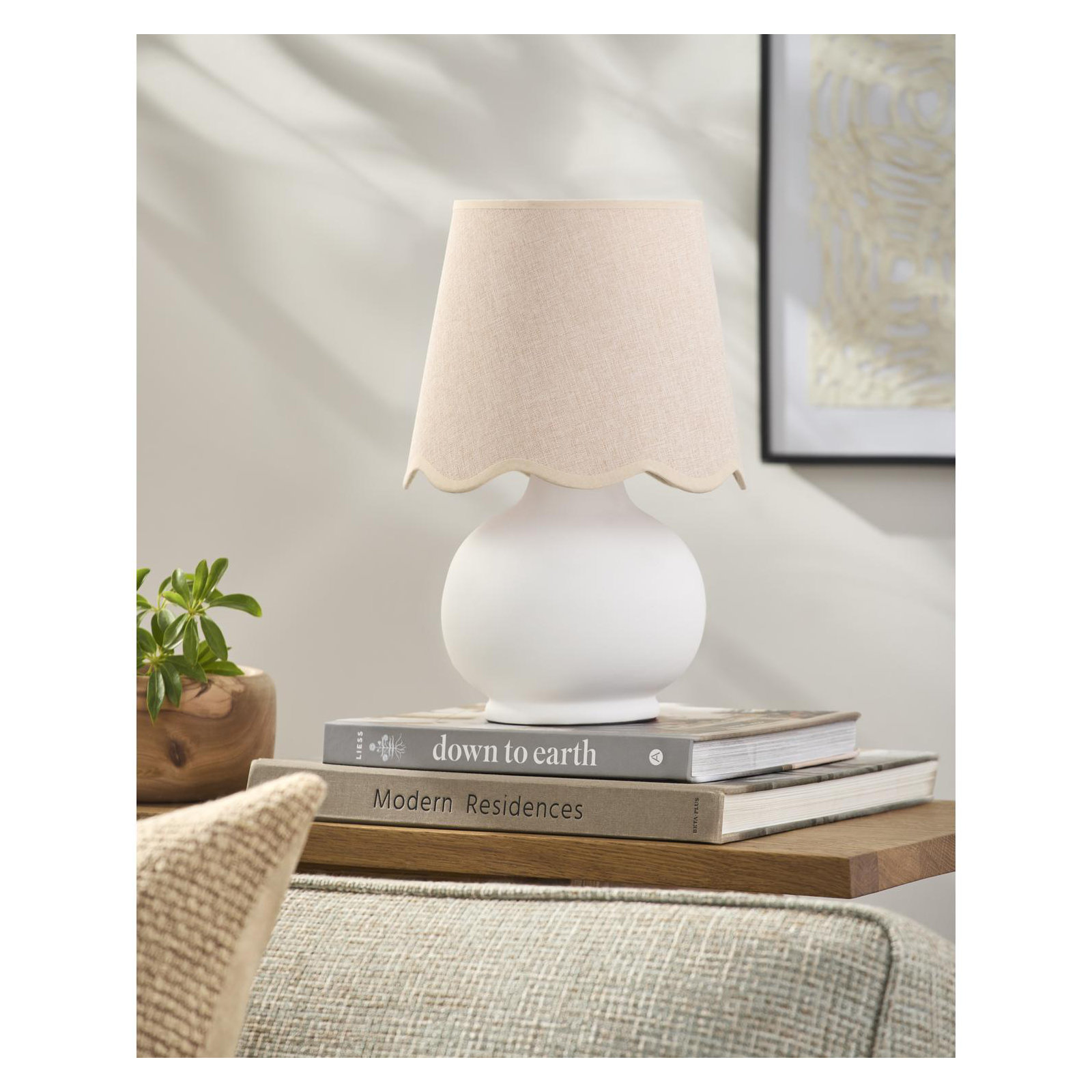 Momsen Colored Scallop Shade Lamp, White, Pink
