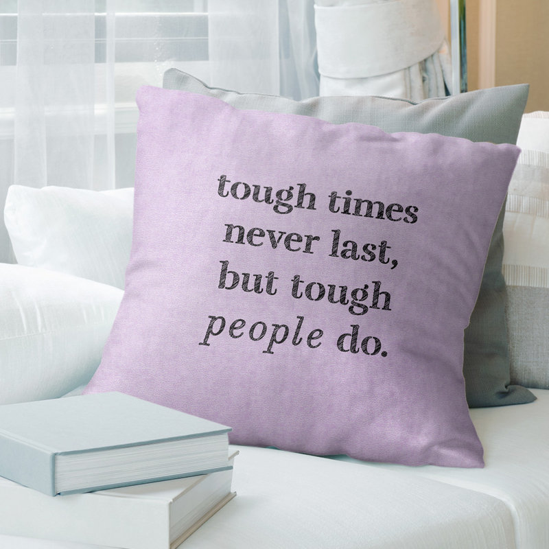 Coussin Handwritten Tough Times, 16 po x 1 po, Mauve / Noir, Pas de remplissage