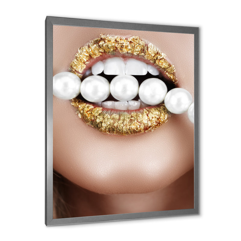 Bouche de feuille d'or avec perles - Photographie sur toile, H 32 po x l 24 po x P 1,5 po, Toile avec cadre argenté