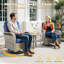 Ensemble 3 pièces de chaises de patio berçantes pivotantes en osier toutes saisons avec coussins et table d'appoint-655545794