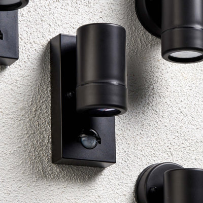Metoyer 15.2cm H Outdoor Armed Sconce
