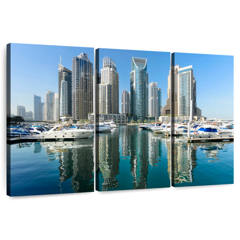 Bateaux à la marina de Dubaï, H 24 po x l 38 po